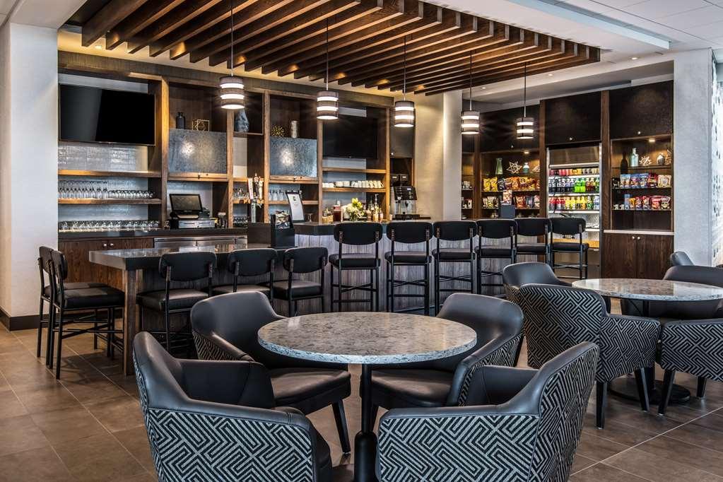 Hyatt Place Delano Restaurace fotografie